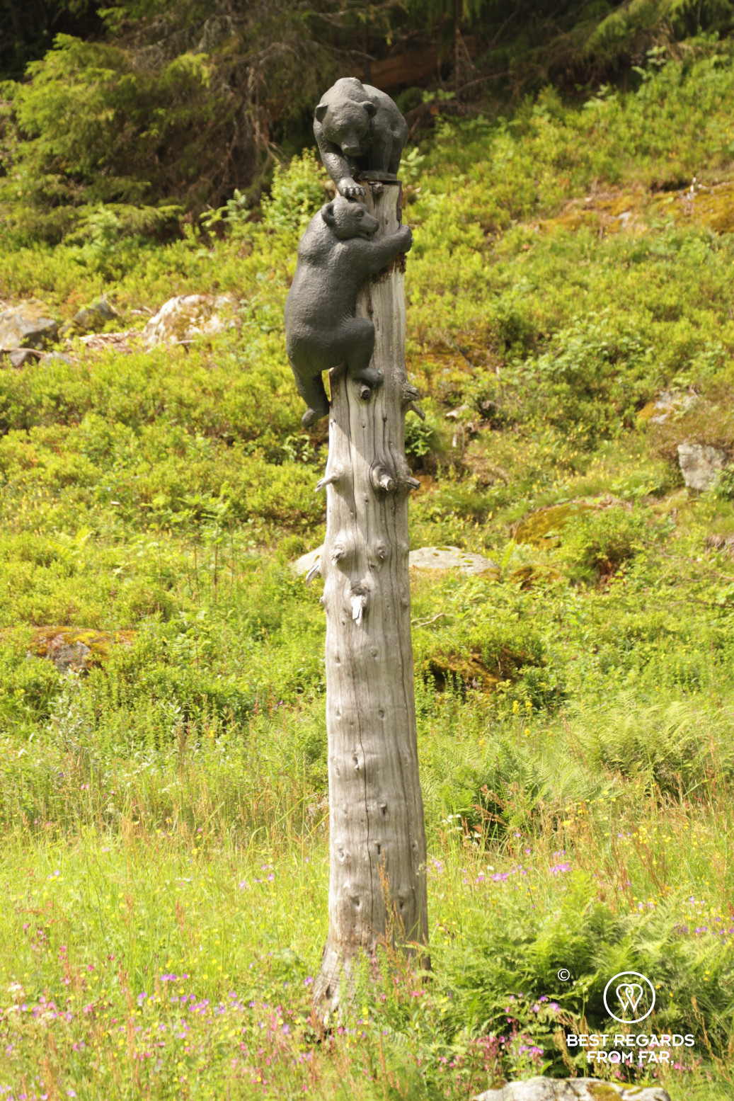 Sculpture of playful bears at Grimdalstunet, Norway